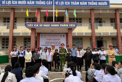 Tuyên truyền giáo dục pháp luật về trật tự ATGT và hướng dẫn kỹ năng lái xe an toàn