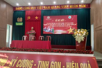 Lễ Ký kết Kế hoạch phối hợp đảm bảo an ninh, trật tự, an toàn trường học giữa công an xã Kiến Đức với trường PT DTNT THCS và THPT Đắk R’Lấp